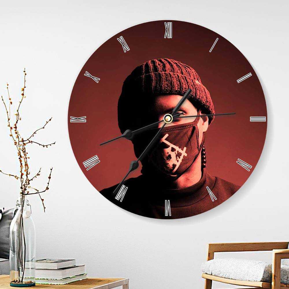 Xavier Wulf Round Wall Clock Home Decor Wall Clock Gifts for Xavier Wulf Fans East Memphis Maniac Wall Clock