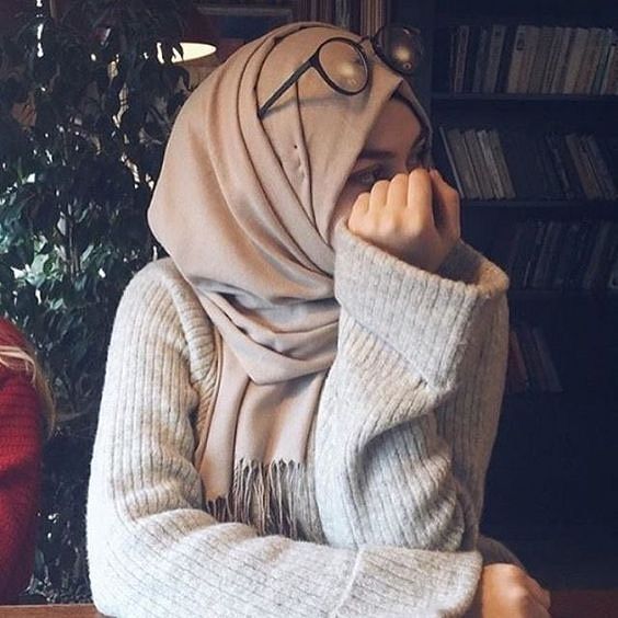 stylish muslim girl dp for instagram