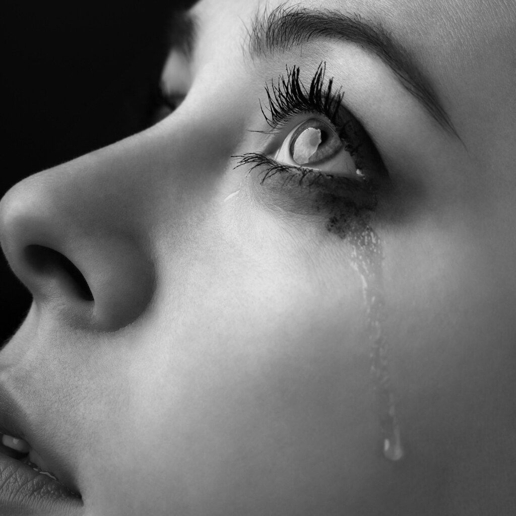 cry sad dp for girls