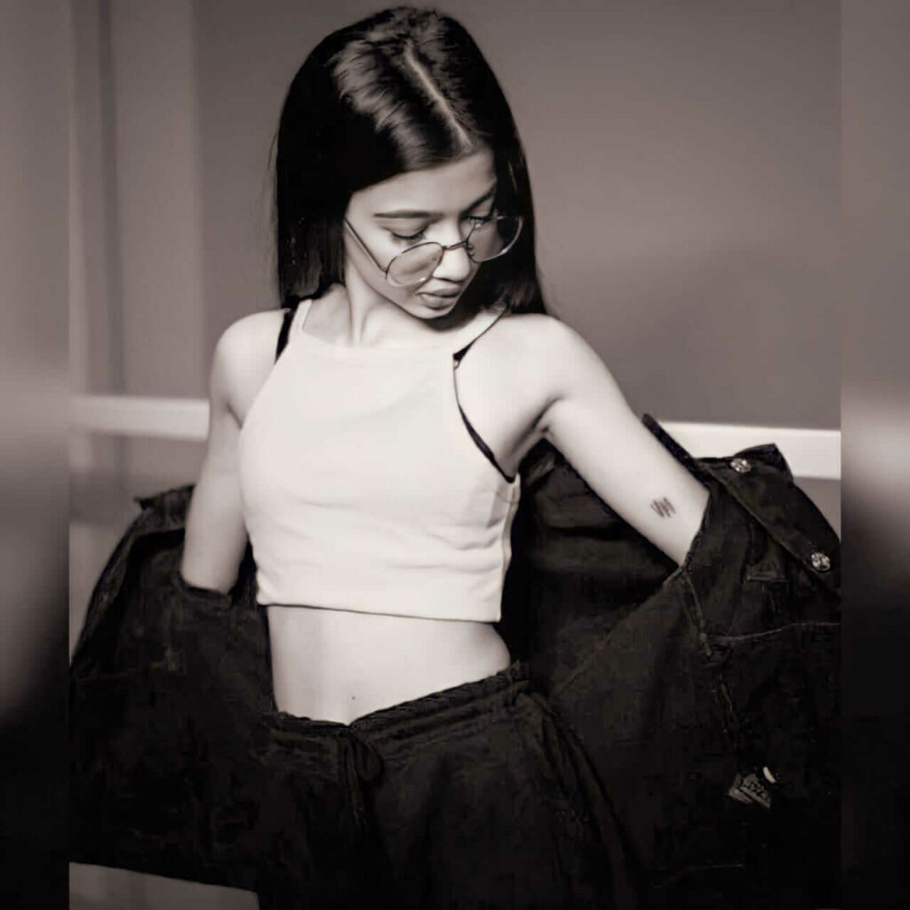 Stylish Dp For Girls,Stylish Cute Baby Girl Dp,Stylish Whatsapp Dp For Girl Image 8