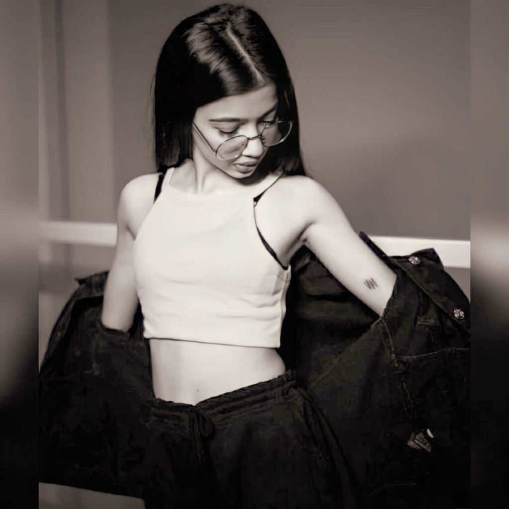 Stylish Dp For Girls,Stylish Cute Baby Girl Dp,Stylish Whatsapp Dp For Girl Image 8