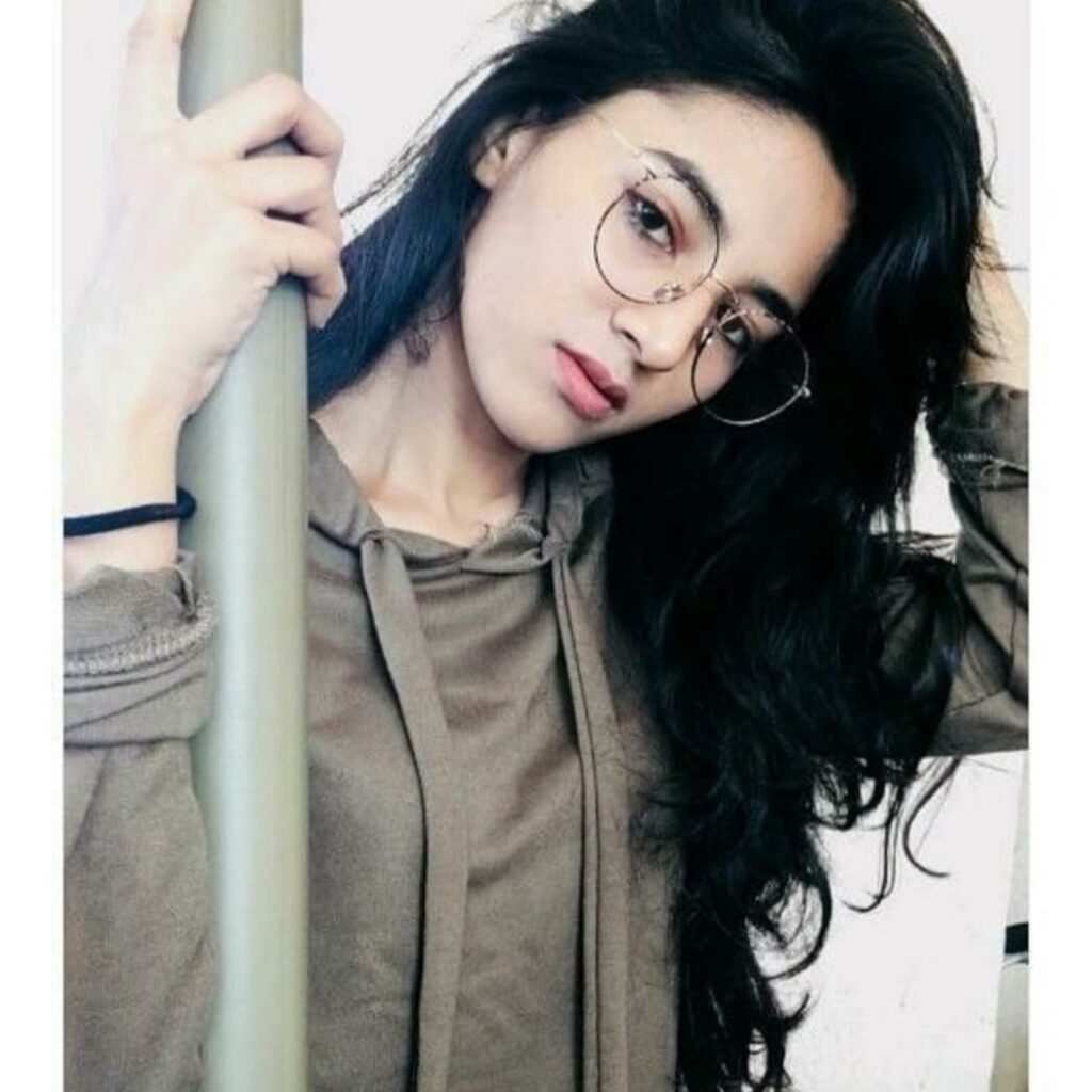 Stylish Dp For Girls,Stylish Cute Baby Girl Dp,Stylish Whatsapp Dp For Girl Image 147