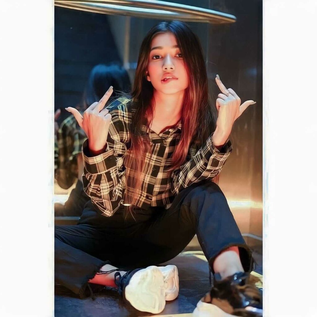 Stylish Dp For Girls,Stylish Cute Baby Girl Dp,Stylish Whatsapp Dp For Girl Image 5