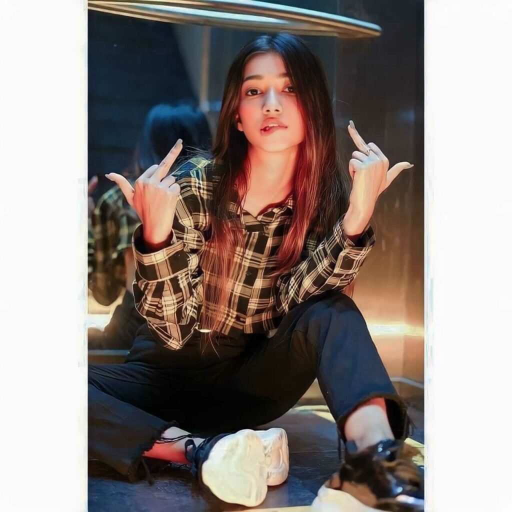 Stylish Dp For Girls,Stylish Cute Baby Girl Dp,Stylish Whatsapp Dp For Girl Image 5